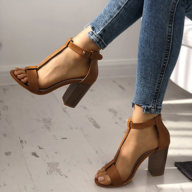 Leather T-Strap Style Sandals - Chunky Wooden Heels - TD Mercado