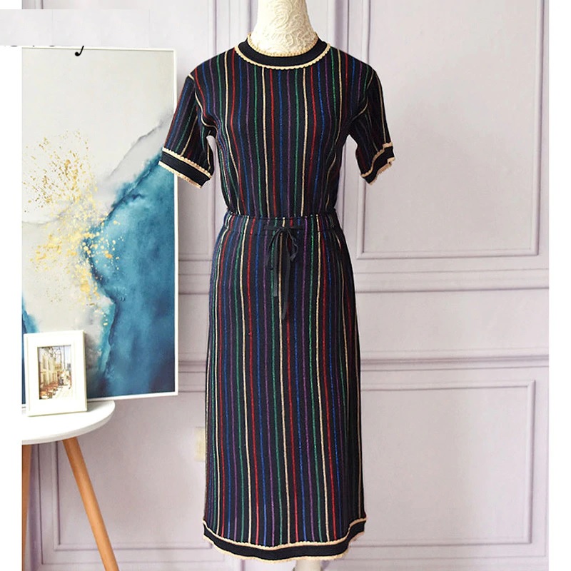 Short Sleeve Top + Line Stripe Knitting Skirt Suit