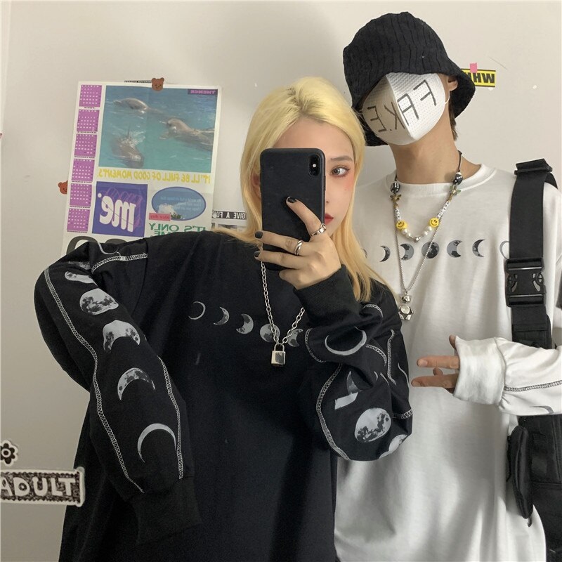 Retro Moon Print Loose O-Neck Long Sleeves T-Shirt - Image 3