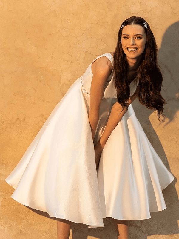 Elegant A-Line V-Neck Wedding Dress - Image 4