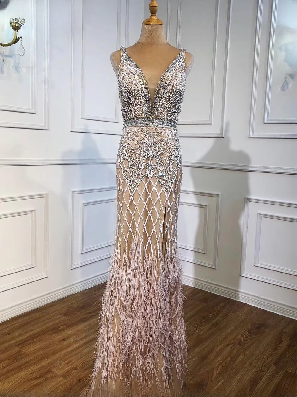 Elegant V-Neck Feather Mermaid Evening Party Dress - Image 2