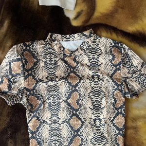 Casual High Collar Snake Print Medium Stretch Crop Top30._11zon