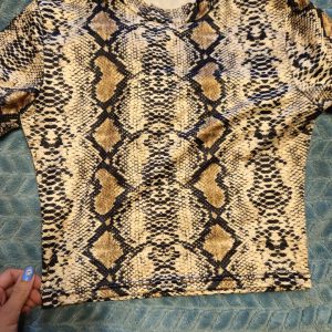 Casual High Collar Snake Print Medium Stretch Crop Top3_11zon