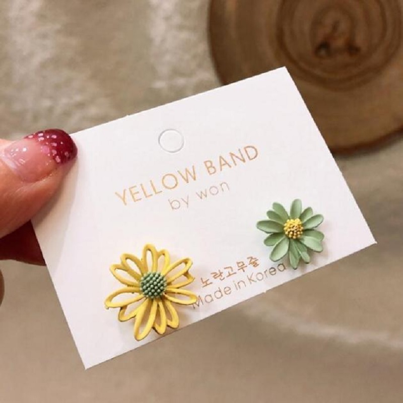 Cute Small Daisy Flower Stud Earrings - Image 2