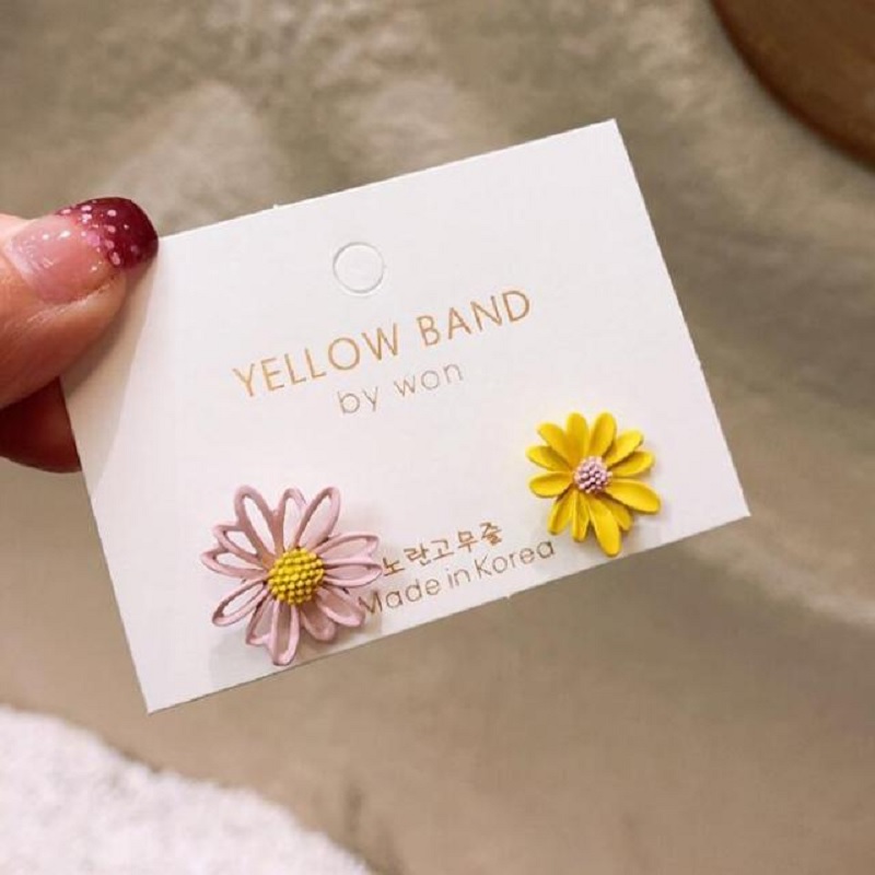 Cute Small Daisy Flower Stud Earrings - Image 7