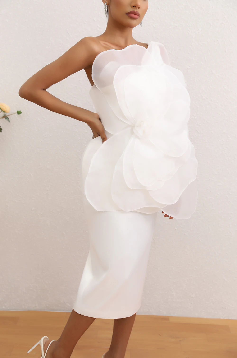 Elegant Three-Dimensional Flower One-Shoulder Medium Length Dress - Image 4