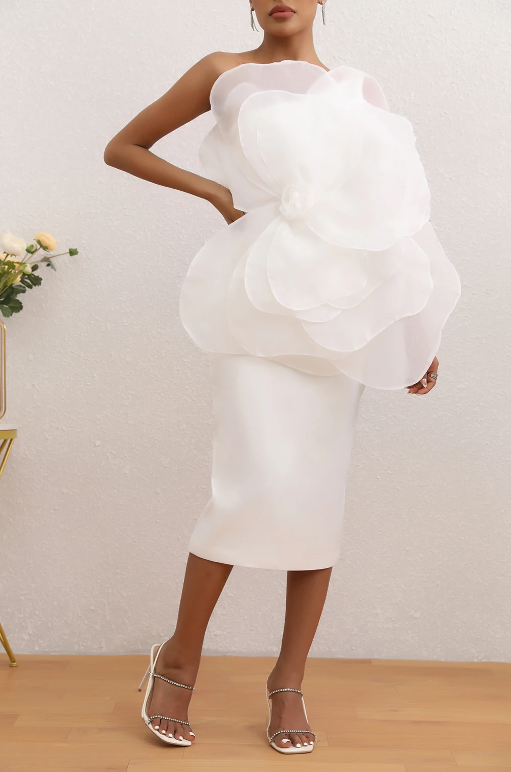 Elegant Three-Dimensional Flower One-Shoulder Medium Length Dress - Image 3