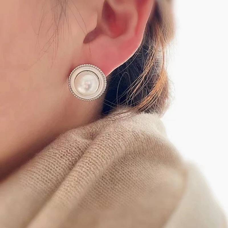 Hepburn Ear Nails Atmosphere Premium Antique Earrings - Image 3