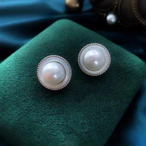 Hepburn Ear Nails Atmosphere Premium Antique Earrings