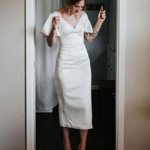 Elegant Solid V-Neck Short Sleeves Sheath Tea-Length Bridal Wedding Dresses