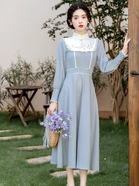 Vintage Embroidery Floral Lantern Sleeve Midi Dress