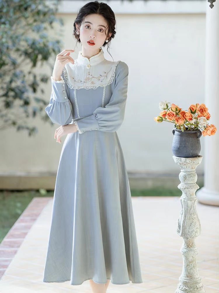 Vintage Embroidery Floral Lantern Sleeve Midi Dress - Image 4