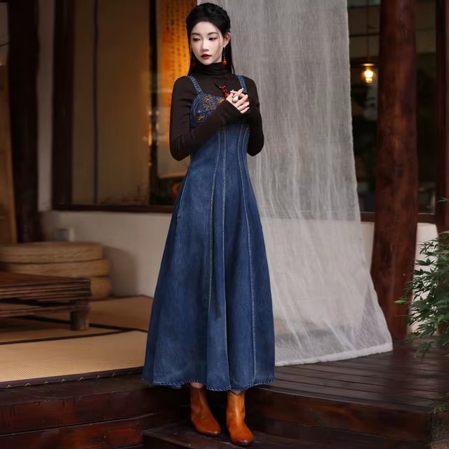 Elegant Embroidered Square Collar Slim Fit Retro Strap Denim Long Dress