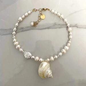 Elegant Natural Freshwater Pearl Conch Necklace