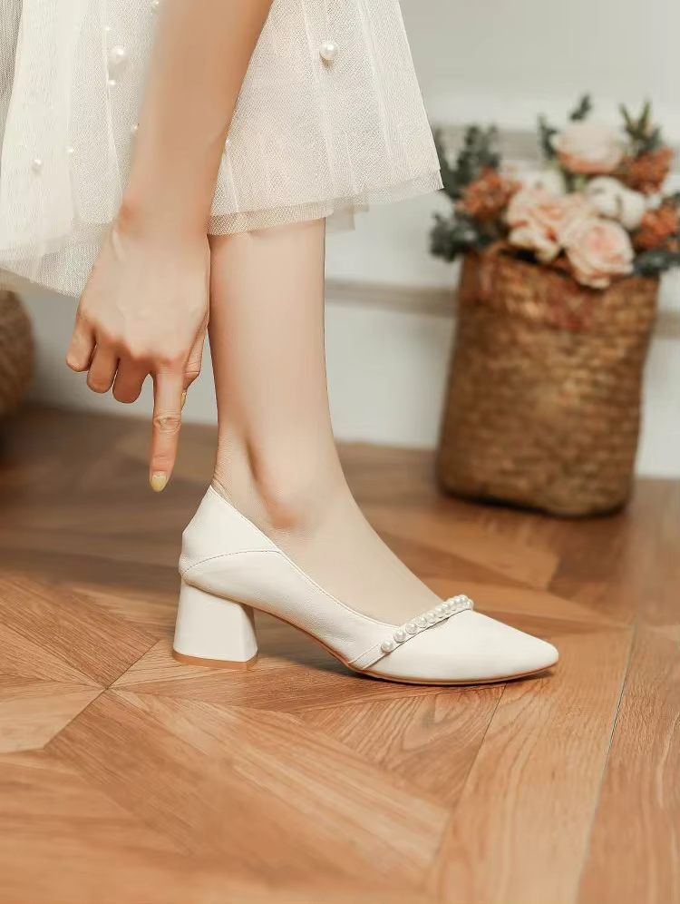 Pearl Pattern Shallow With Medium Heels Pointed Toe Bride Shoe - Image 2