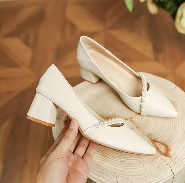 Pearl Pattern Shallow With Medium Heels Pointed Toe Bride Shoe - Image 3
