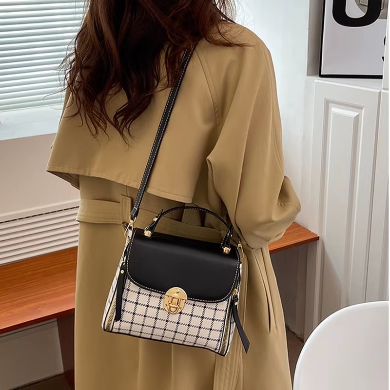 Trendy Flap Shoulder PU Leather Simple Plaid Designer Messenger Crossbody Small Handbags - Image 3