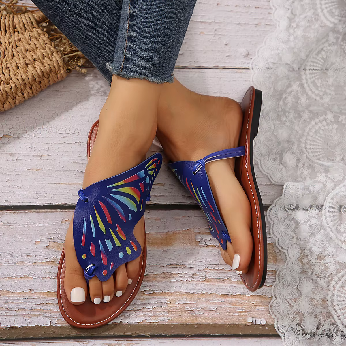 Casual Butterfly Graffiti Lightweight Anti Slip Flat Bottom Flip Flops Outdoor Beach Slippers - Image 2