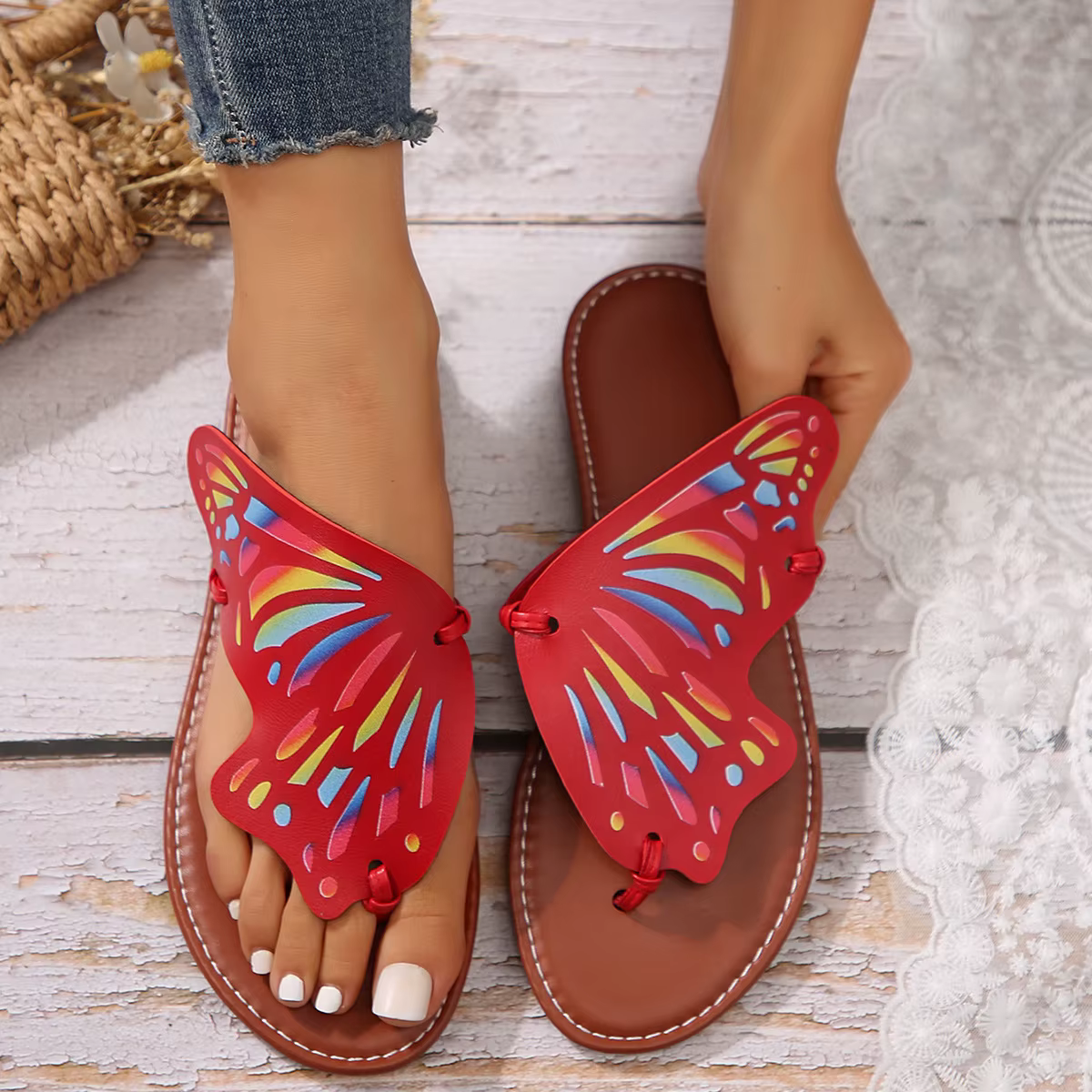 Casual Butterfly Graffiti Lightweight Anti Slip Flat Bottom Flip Flops Outdoor Beach Slippers - Image 6