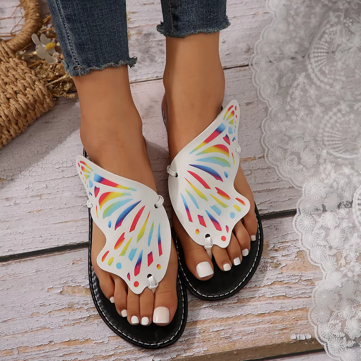 Casual Butterfly Graffiti Lightweight Anti Slip Flat Bottom Flip Flops Outdoor Beach Slippers - Image 3