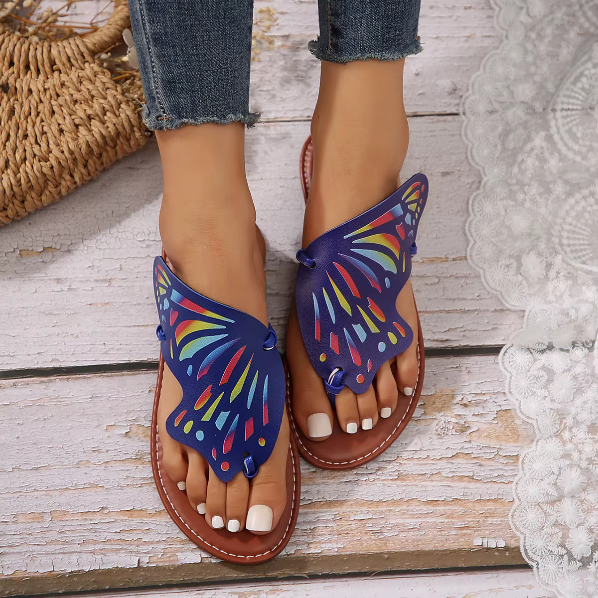 Casual Butterfly Graffiti Lightweight Anti Slip Flat Bottom Flip Flops Outdoor Beach Slippers