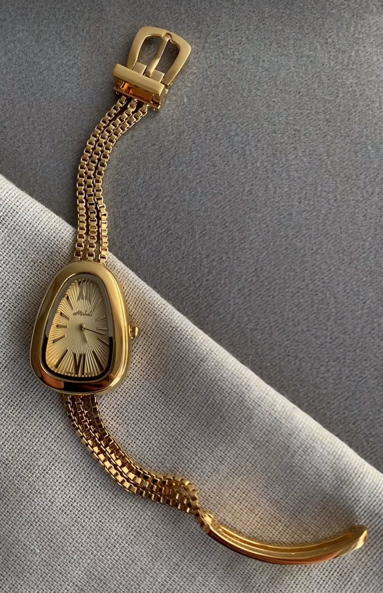 Luxury Niche Snake Head Quartz High-end Temperament Bracelet Watch - Image 4