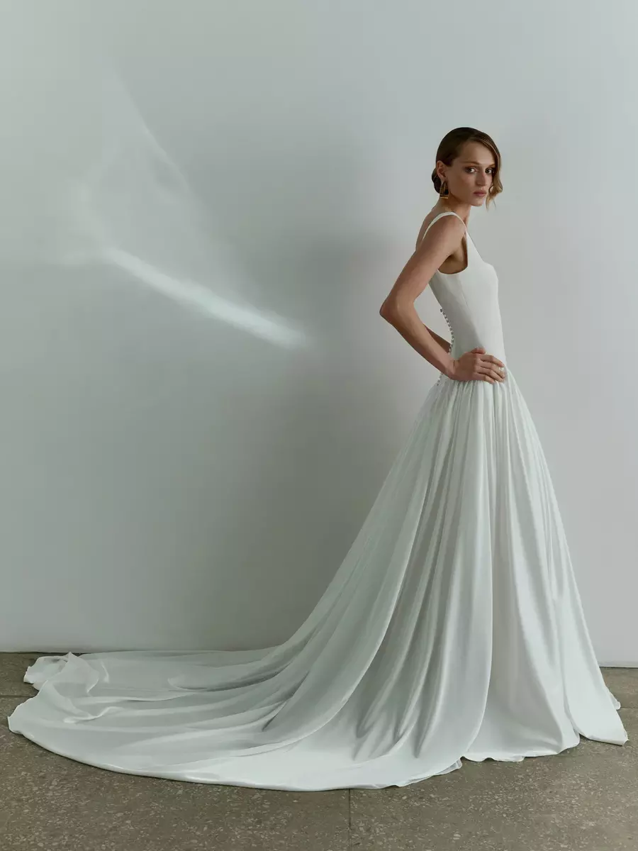 Simple Basque Waist Ball Gown Square Neck Sleeveless Bridal Dresses - Image 5