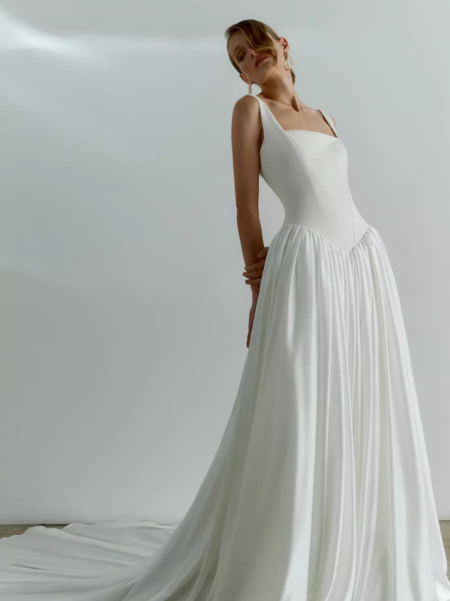 Simple Basque Waist Ball Gown Square Neck Sleeveless Bridal Dresses - Image 3