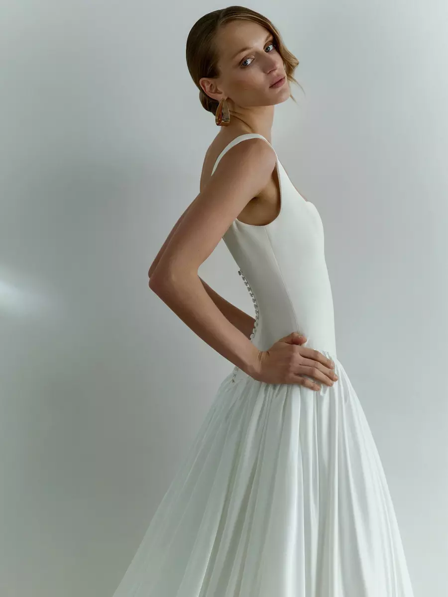 Simple Basque Waist Ball Gown Square Neck Sleeveless Bridal Dresses - Image 8