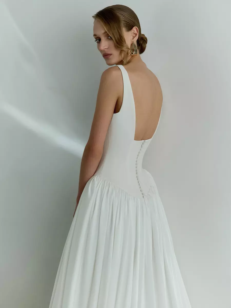 Simple Basque Waist Ball Gown Square Neck Sleeveless Bridal Dresses - Image 9