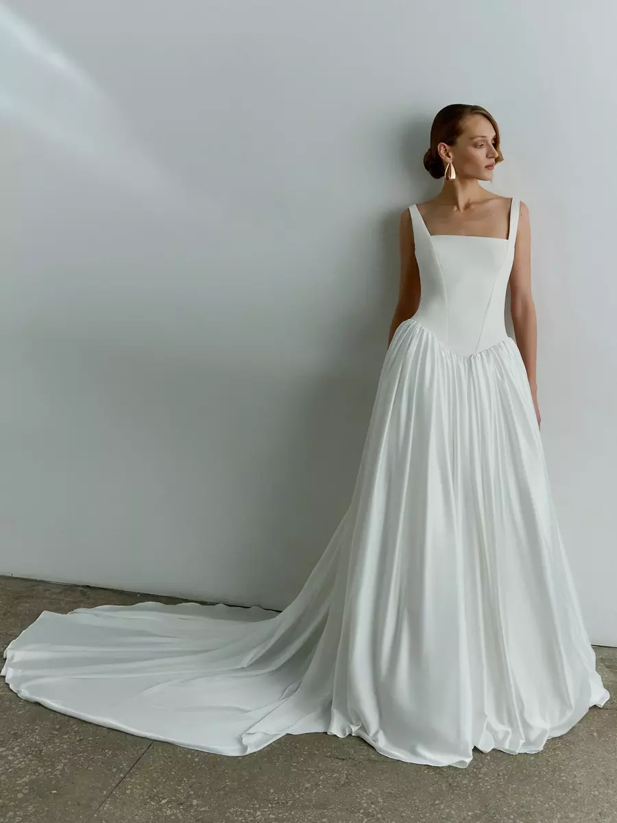 Simple Basque Waist Ball Gown Square Neck Sleeveless Bridal Dresses - Image 4
