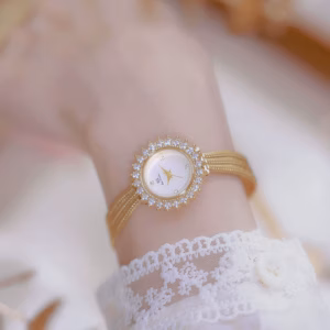 Elegant Retro Flower Water Diamond Dial Wheat Ear Strap Watch