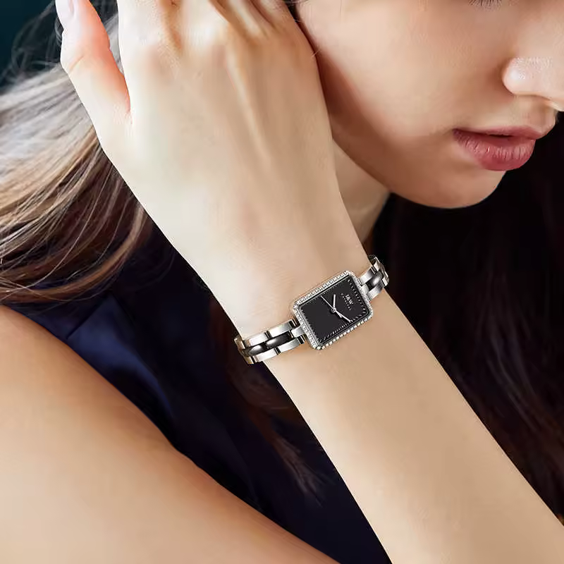 Elegant Sapphire Crystal Stainless Steel Quartz Wristwatch