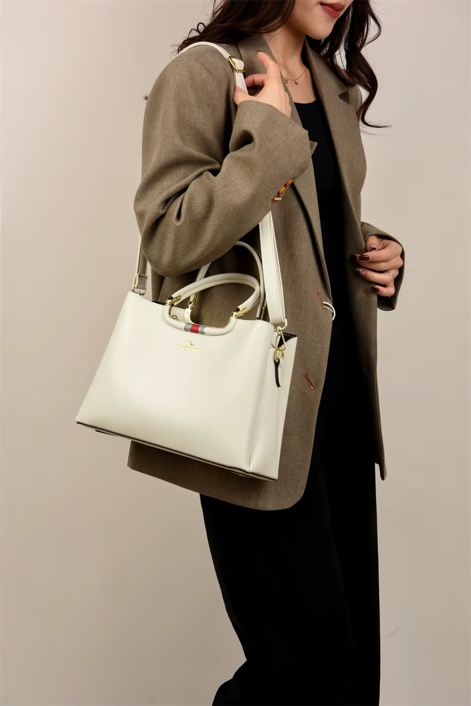 Elegant Shoulder Designer Leather Crossbody Handbag - Image 3