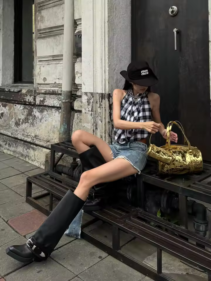 Casual Asymmetrical Edge Low Waist A-line Wide Leg Shorts - Image 4