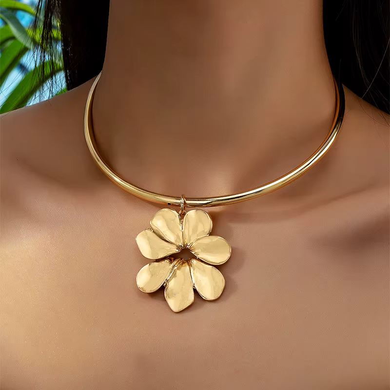 Elegant Exaggerated Big Metal Flower Pendant Choker Necklace