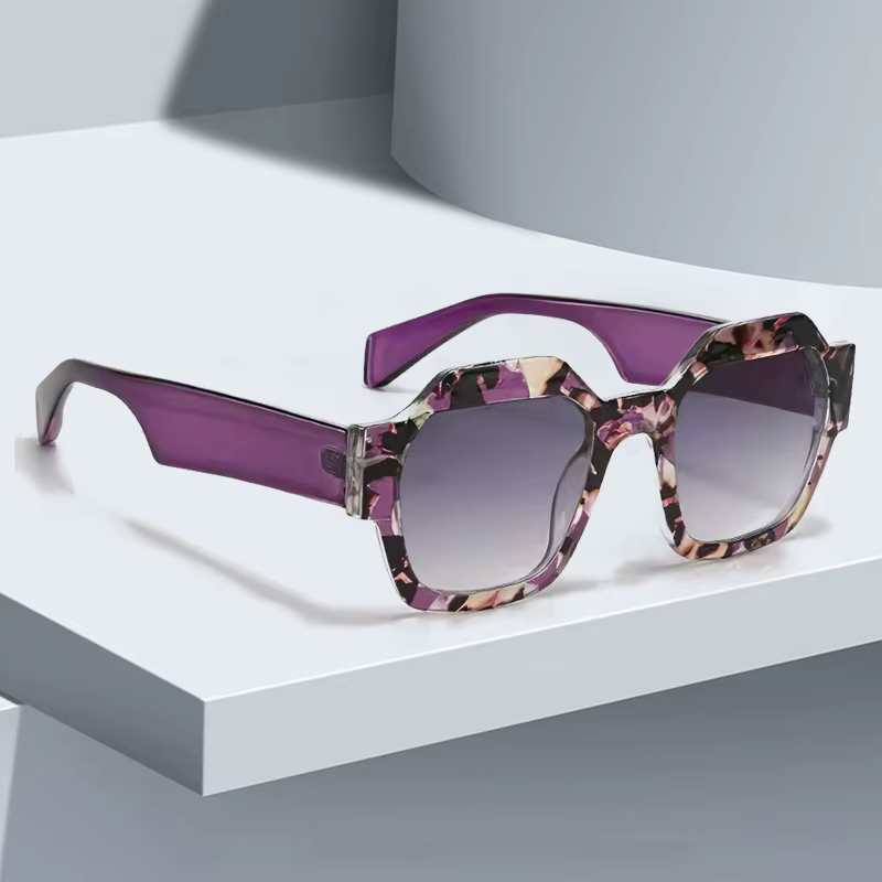 Elegant Vintage Polycarbonate Trendy and fashionable Designer Sunglasses