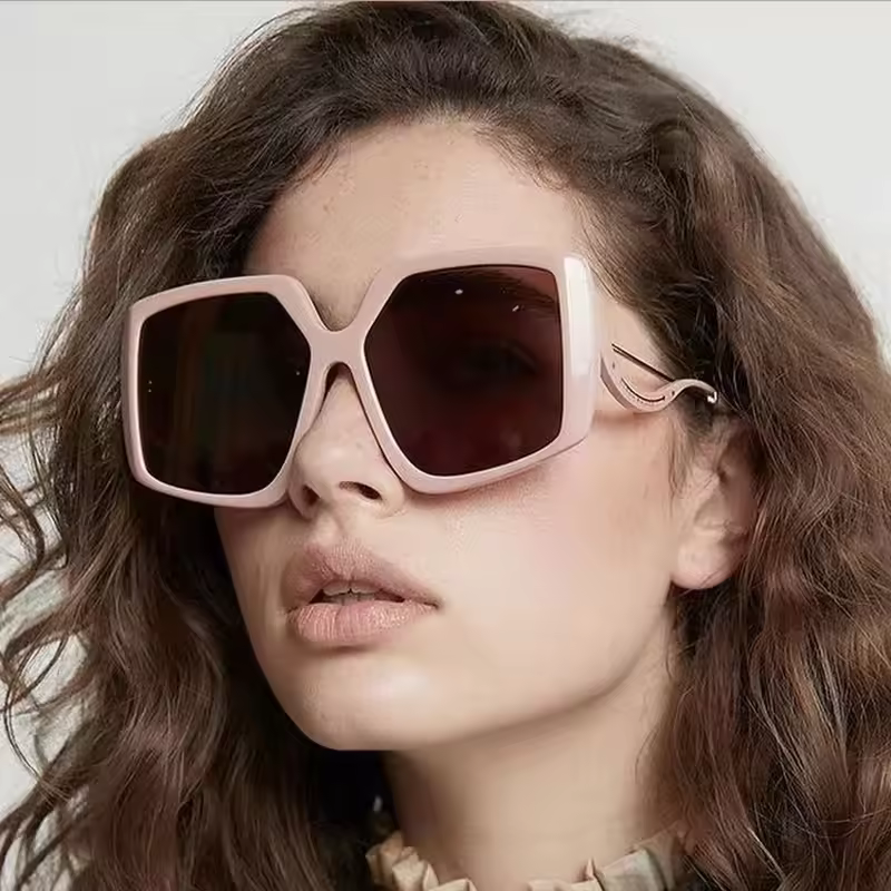 Retro Metal Hinge Eyewear Irregular Square Sunglasses