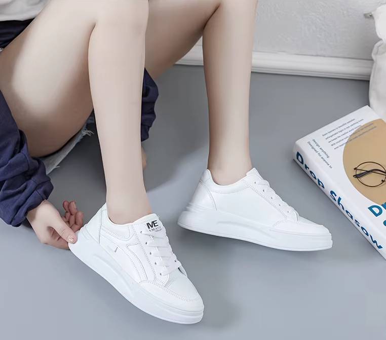 Casual Skateboarding PU Leather Lace-Up Breathable Sneakers - Image 2