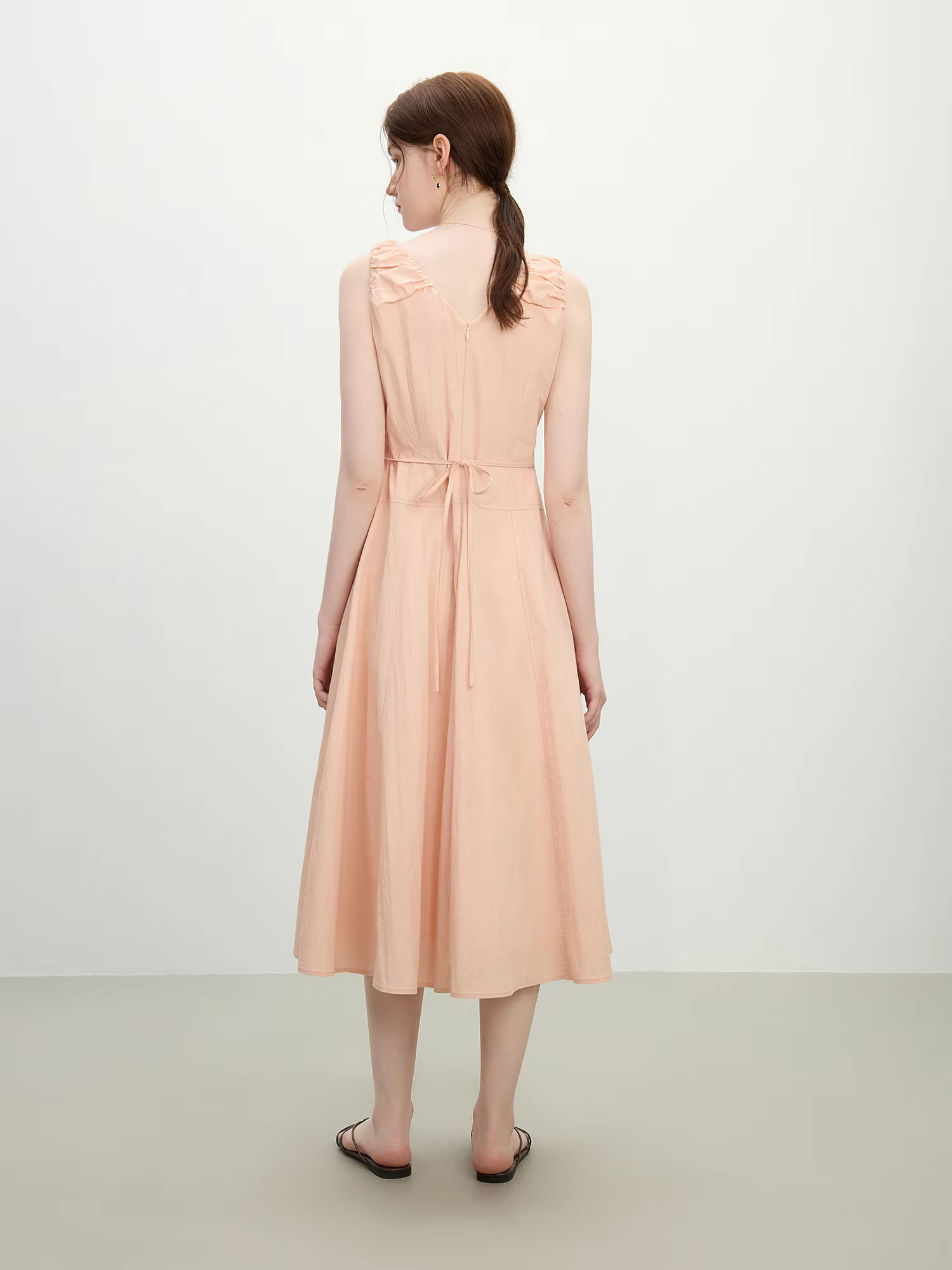 Casual V-Neck Two-Tone Gathered Straps Sleeveless A-Line Midi Dress - Image 4