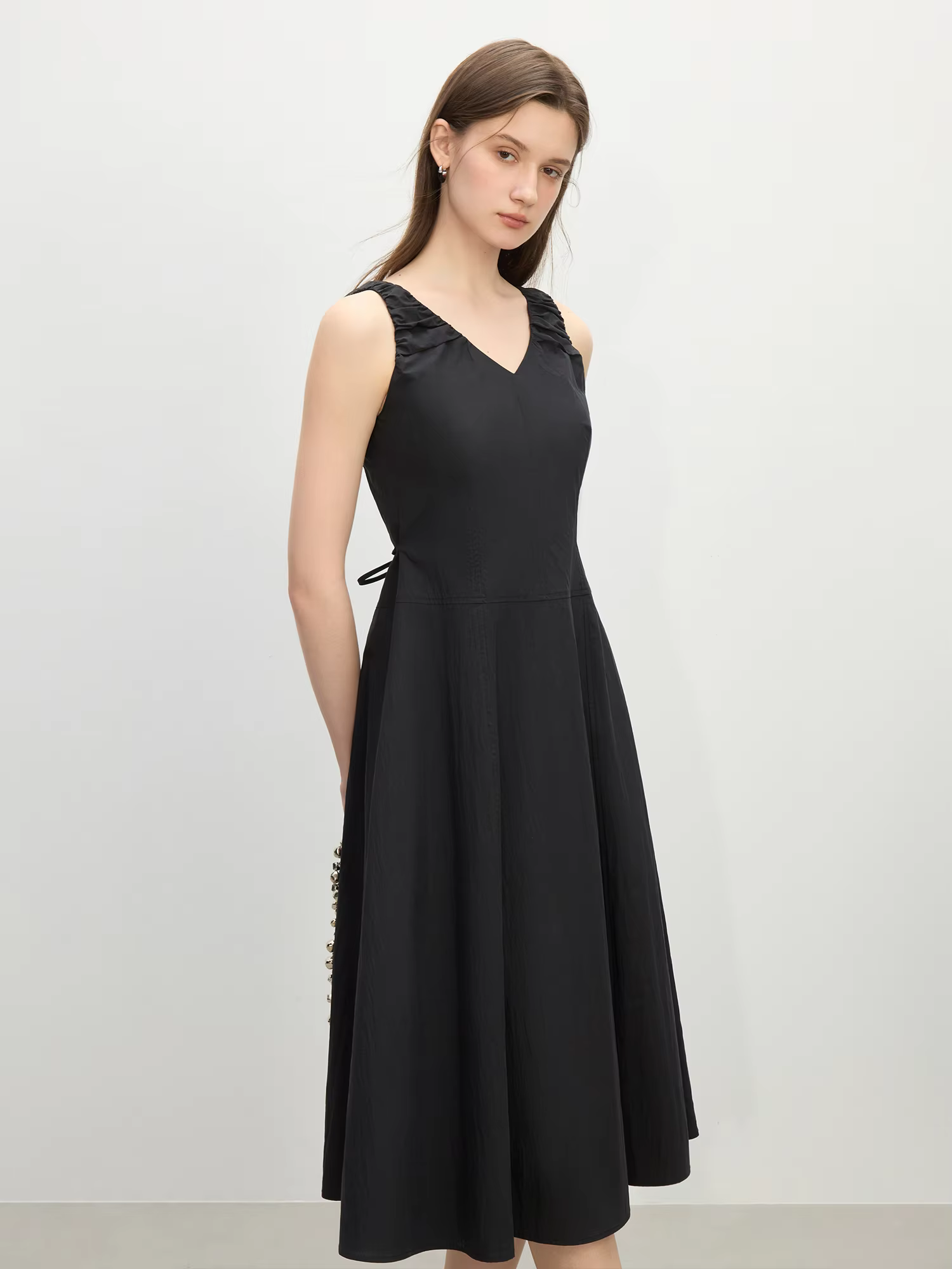 Casual V-Neck Two-Tone Gathered Straps Sleeveless A-Line Midi Dress - Image 7