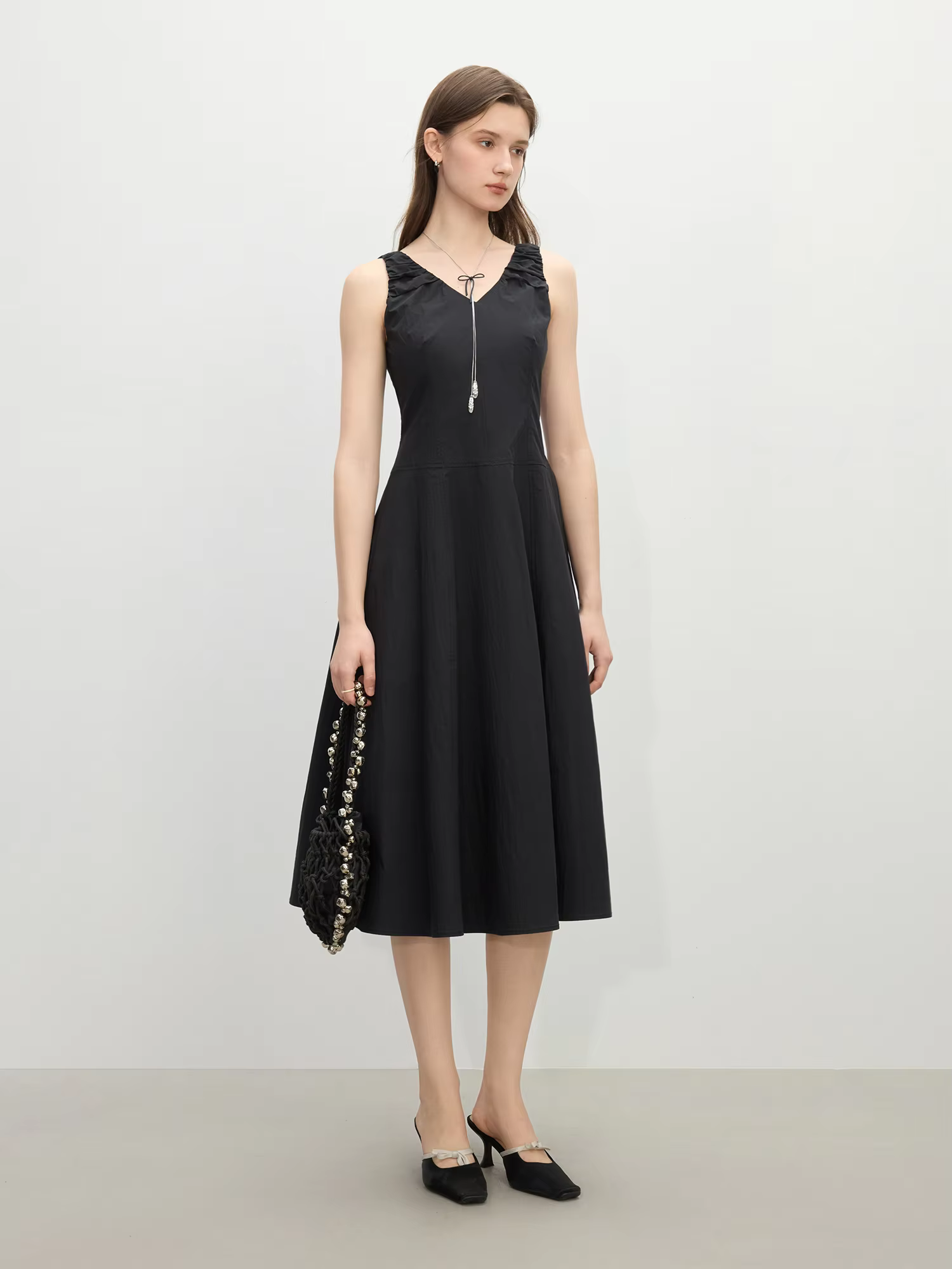 Casual V-Neck Two-Tone Gathered Straps Sleeveless A-Line Midi Dress - Image 6