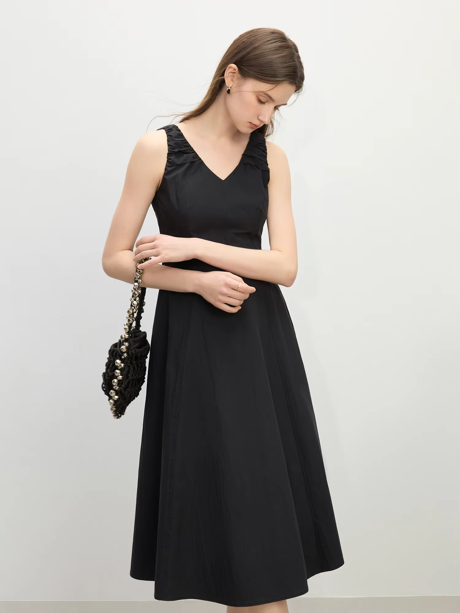 Casual V-Neck Two-Tone Gathered Straps Sleeveless A-Line Midi Dress - Image 5