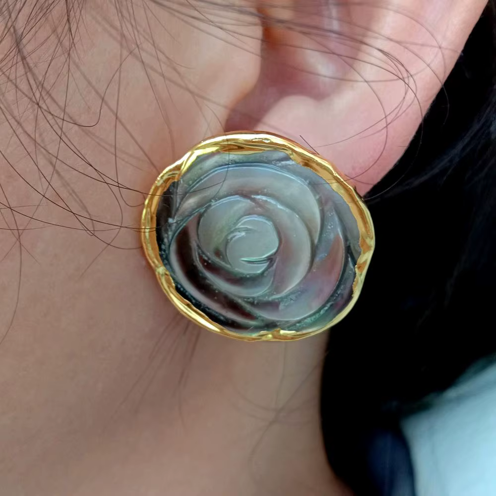 Trendy Real Sea Shell Carved Flower Stud Earrings