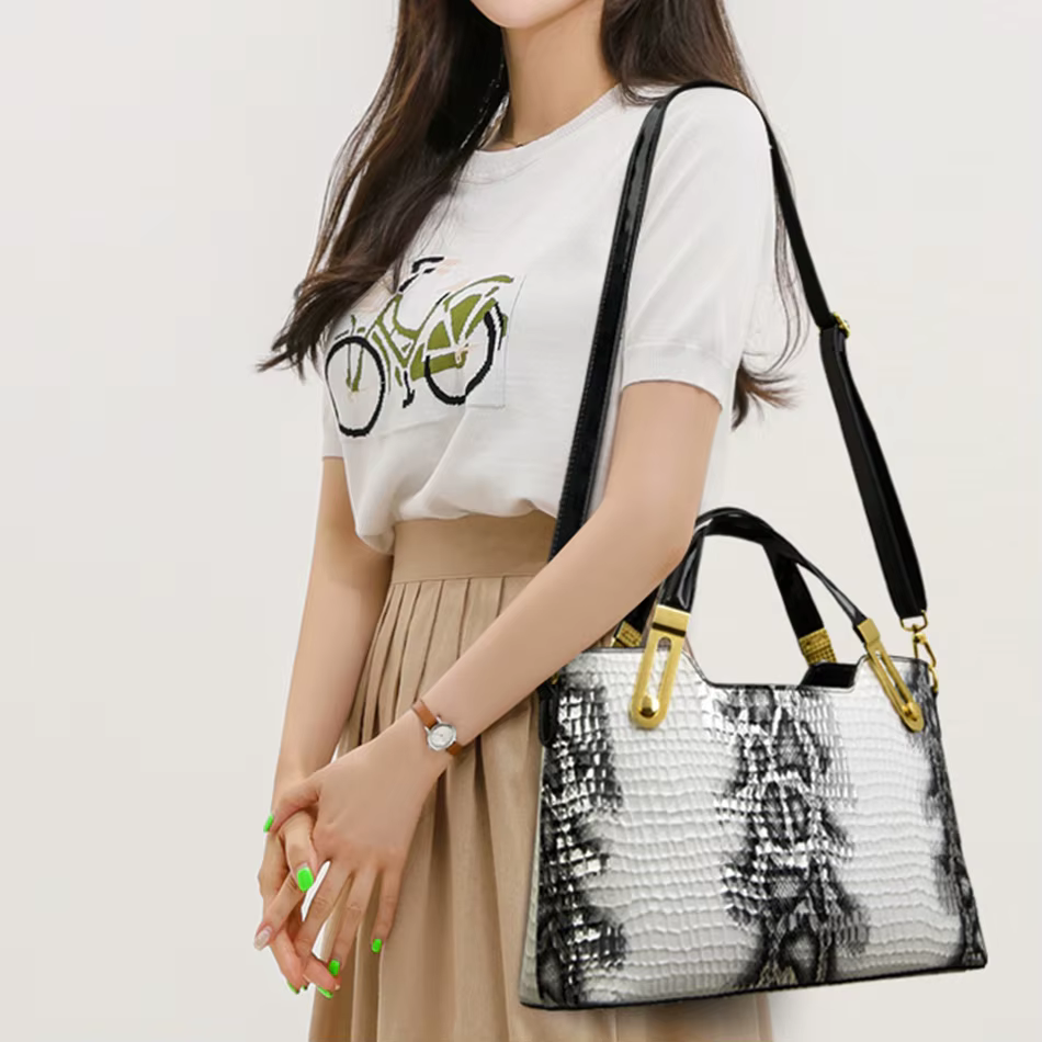 Trend Patent Leather Noble Python Pattern Luxury Party Handbag