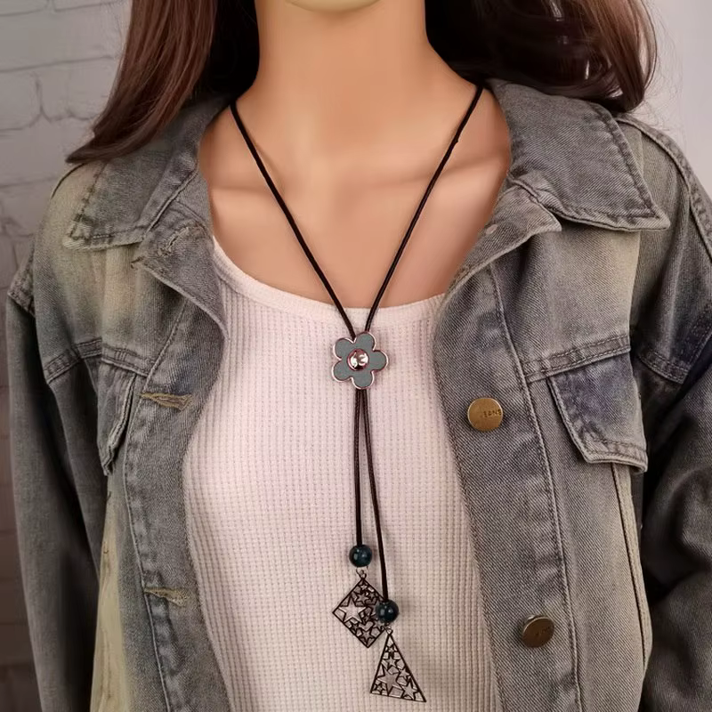 Vintage Bohemian Adjustable Length Cord Y Geometric Hollow-out Metal Pendant Necklace - Image 4