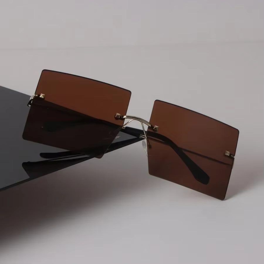 Classic Designer Eyewear Square Men Gradient Sun Glasses - Image 3