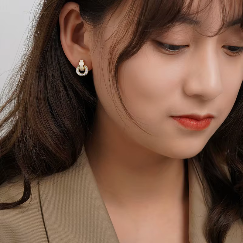 Exquisite Sparkling Crystal Geometric Round Earrings