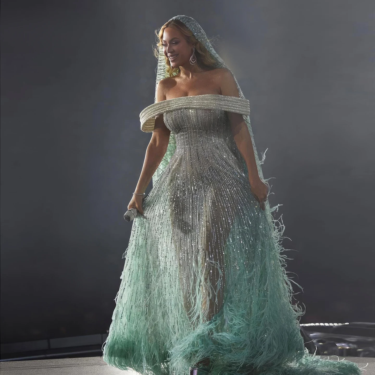Luxury Feathers Off Shoulder Turquoise Wedding Prom Evening Maxi Dress - Image 4