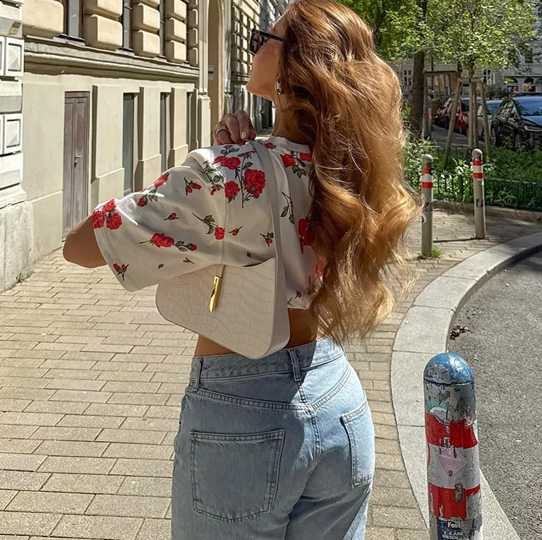 Chic Short-sleeved 3d Flowery Waist-leaked Round Neck Shoulder Loose T-shirt - Image 5